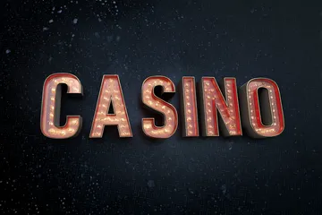 Uma imagem dramática de setes vencedores alinhados em um rolo de slot cercado por moedas douradas brilhantes, simbolizando grandes vitórias.